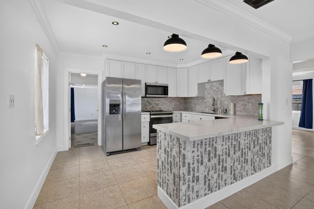 2427 Harding Street, Hollywood, FL 33020