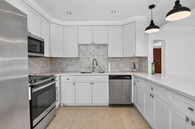 2427 Harding Street, Hollywood, FL 33020