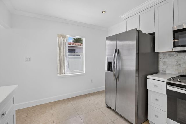 2427 Harding Street, Hollywood, FL 33020