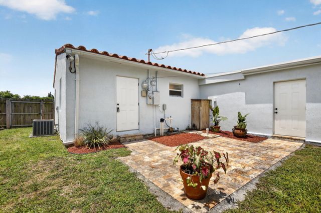 2427 Harding Street, Hollywood, FL 33020