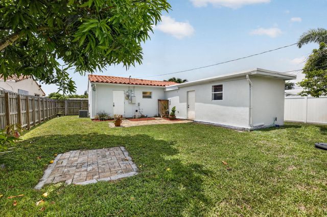 2427 Harding Street, Hollywood, FL 33020