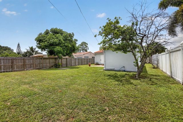 2427 Harding Street, Hollywood, FL 33020