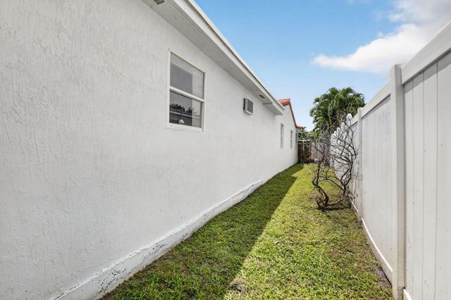 2427 Harding Street, Hollywood, FL 33020