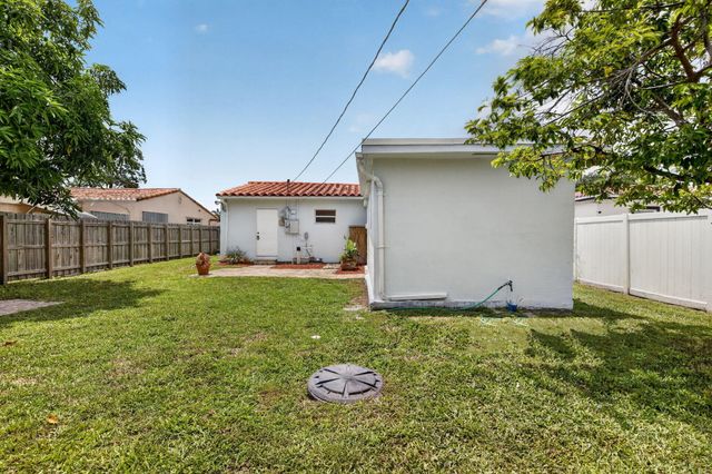 2427 Harding Street, Hollywood, FL 33020