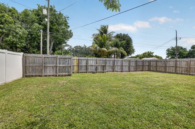 2427 Harding Street, Hollywood, FL 33020