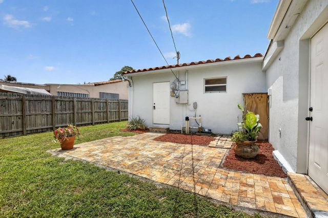 2427 Harding Street, Hollywood, FL 33020