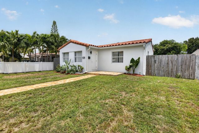 2427 Harding Street, Hollywood, FL 33020