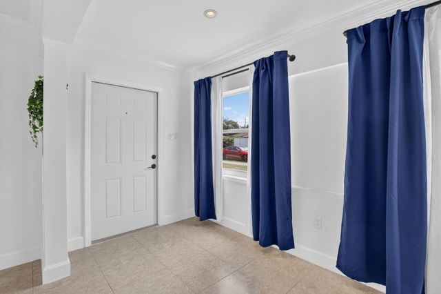 2427 Harding Street, Hollywood, FL 33020