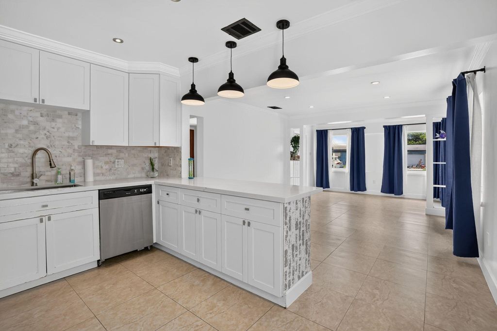 2427 Harding Street, Hollywood, FL 33020