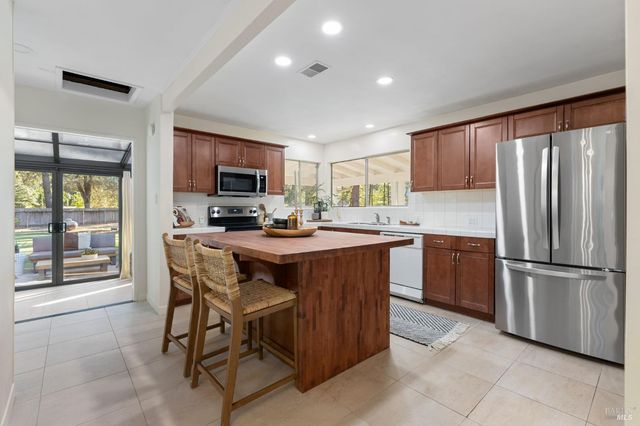1050 White Cottage Rd N, Angwin, CA 94508