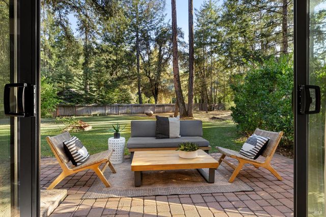 1050 White Cottage Rd N, Angwin, CA 94508
