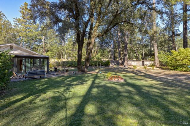 1050 White Cottage Rd N, Angwin, CA 94508