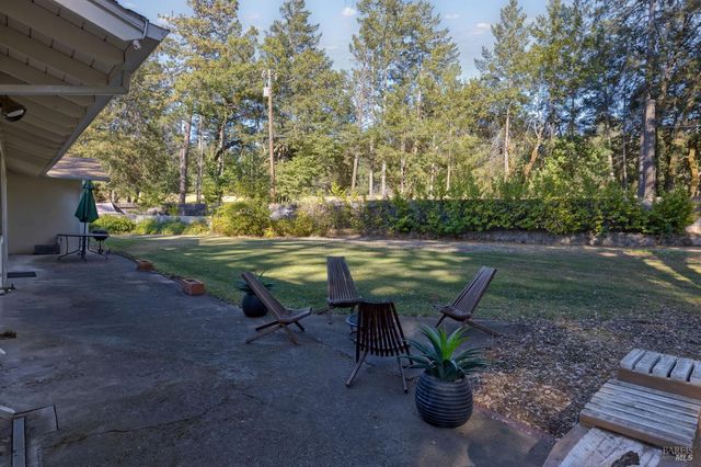 1050 White Cottage Rd N, Angwin, CA 94508