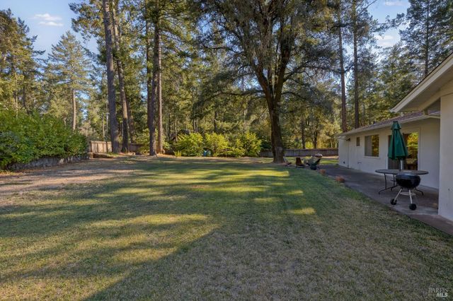 1050 White Cottage Rd N, Angwin, CA 94508