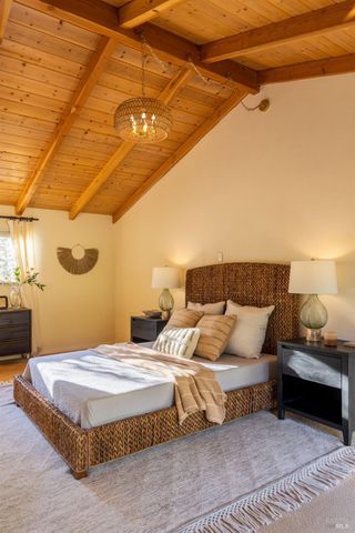 1050 White Cottage Rd N, Angwin, CA 94508