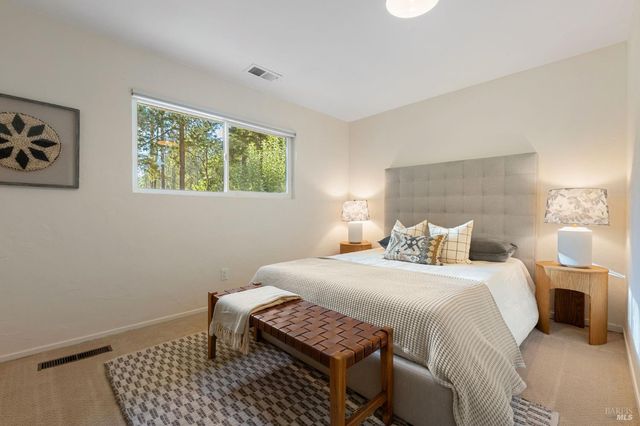 1050 White Cottage Rd N, Angwin, CA 94508