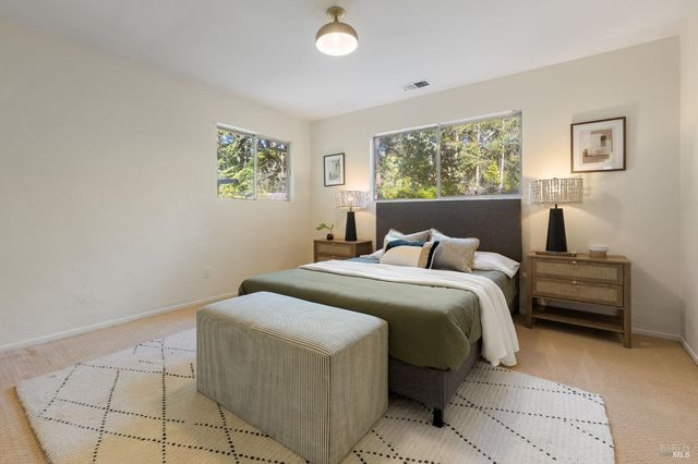 1050 White Cottage Rd N, Angwin, CA 94508