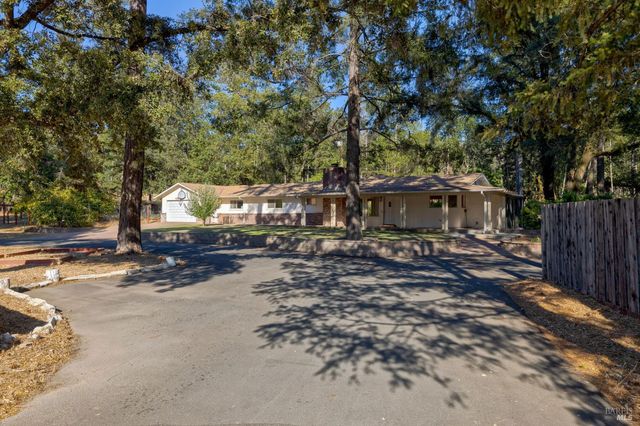 1050 White Cottage Rd N, Angwin, CA 94508