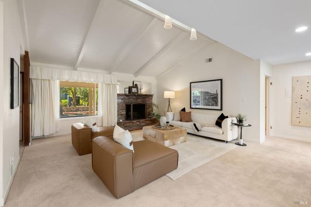 1050 White Cottage Rd N, Angwin, CA 94508
