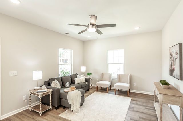 633 17th Avenue, Springfield, TN 37172