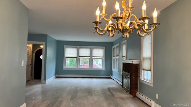 425 Marcellus Road, Mineola, NY 11501