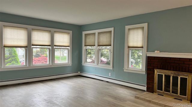 425 Marcellus Road, Mineola, NY 11501