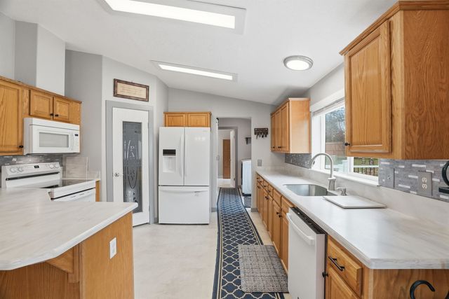 5483 S Swenson Rd, Deer Park, WA 99006