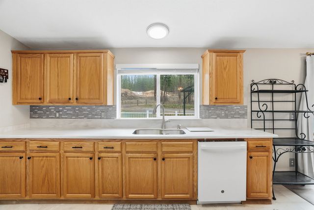 5483 S Swenson Rd, Deer Park, WA 99006