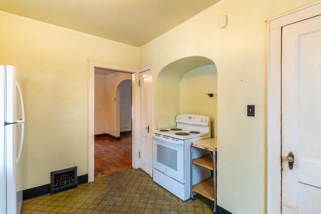 952 BOND STREET, Green Bay, WI 54303