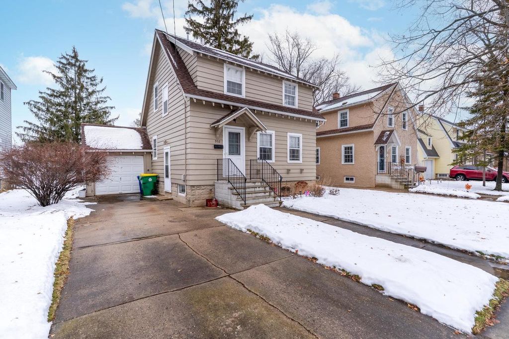 952 BOND STREET, Green Bay, WI 54303