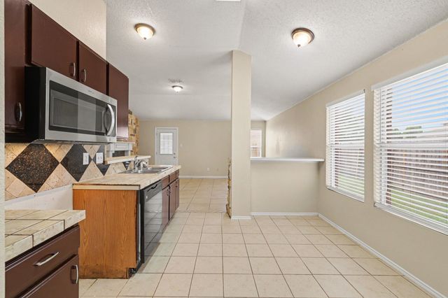 800 Castlewick Court, Arlington, TX 76018