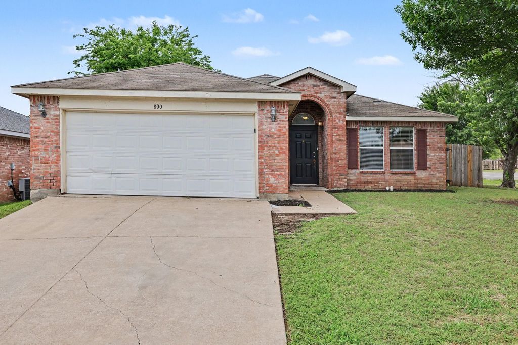 800 Castlewick Court, Arlington, TX 76018