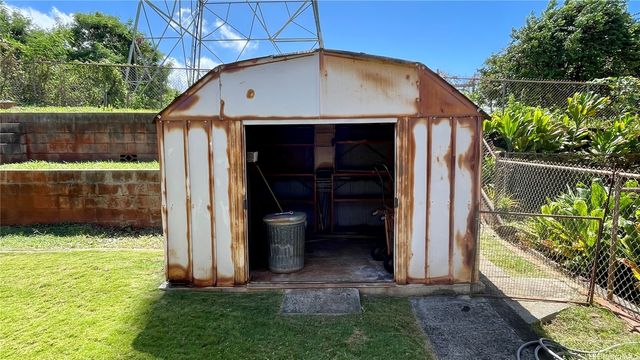 261 Hoomalu Street, Pearl City, HI 96782