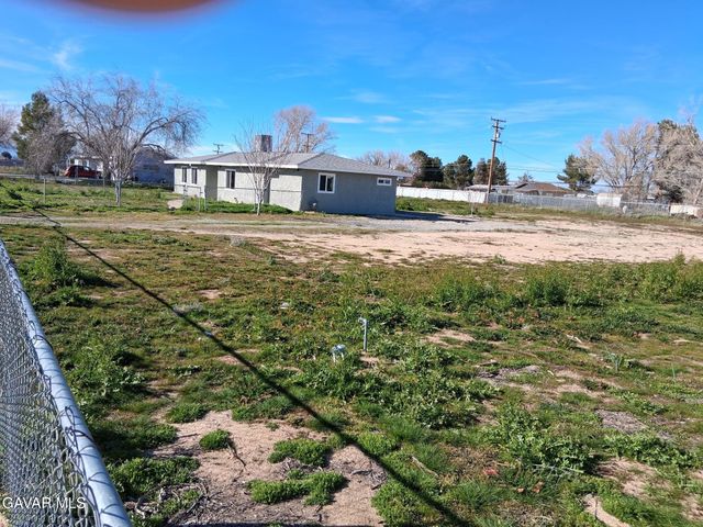 16657 Foothill Avenue, North Edwards, CA 93523