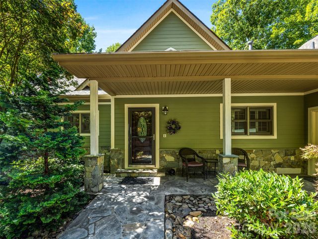 38 Mountain Crest Drive, Hendersonville, NC 28739