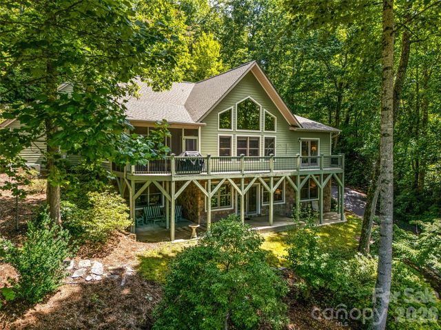 38 Mountain Crest Drive, Hendersonville, NC 28739