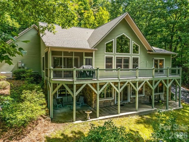 38 Mountain Crest Drive, Hendersonville, NC 28739