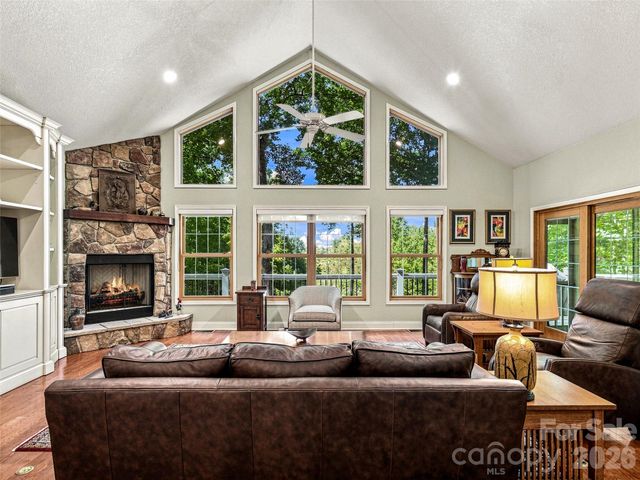 38 Mountain Crest Drive, Hendersonville, NC 28739