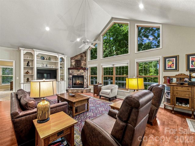38 Mountain Crest Drive, Hendersonville, NC 28739