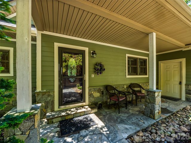 38 Mountain Crest Drive, Hendersonville, NC 28739