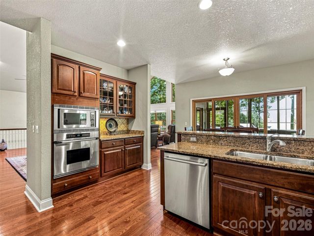 38 Mountain Crest Drive, Hendersonville, NC 28739