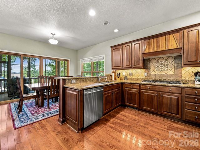 38 Mountain Crest Drive, Hendersonville, NC 28739