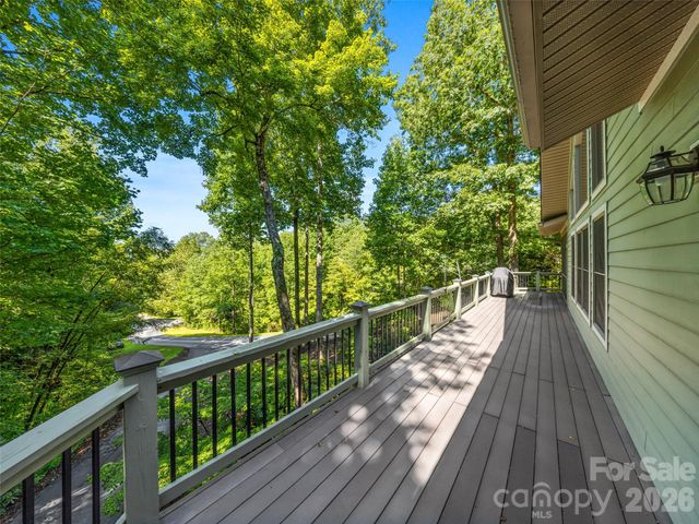 38 Mountain Crest Drive, Hendersonville, NC 28739