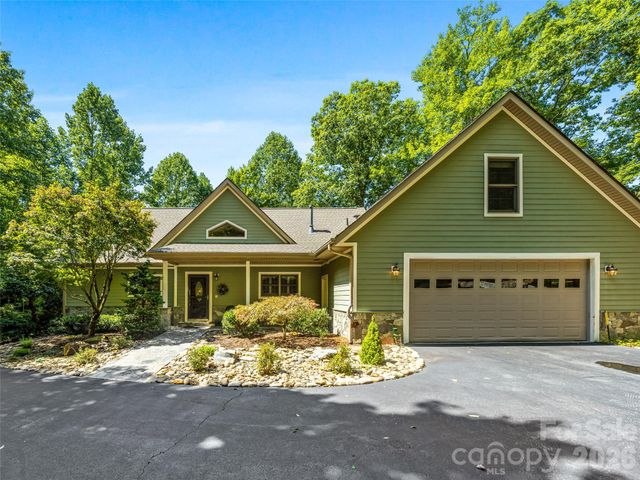 38 Mountain Crest Drive, Hendersonville, NC 28739