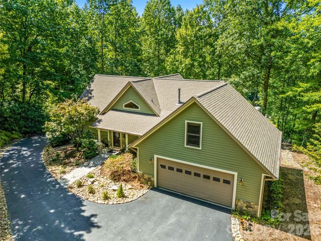 38 Mountain Crest Drive, Hendersonville, NC 28739