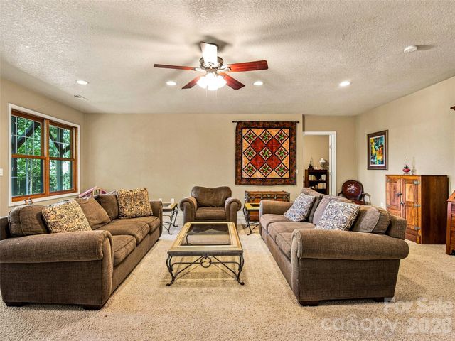 38 Mountain Crest Drive, Hendersonville, NC 28739