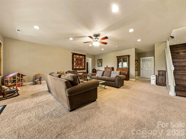 38 Mountain Crest Drive, Hendersonville, NC 28739