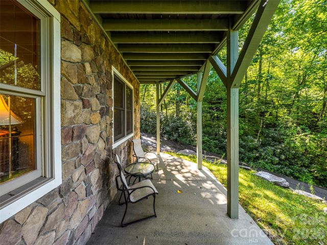 38 Mountain Crest Drive, Hendersonville, NC 28739