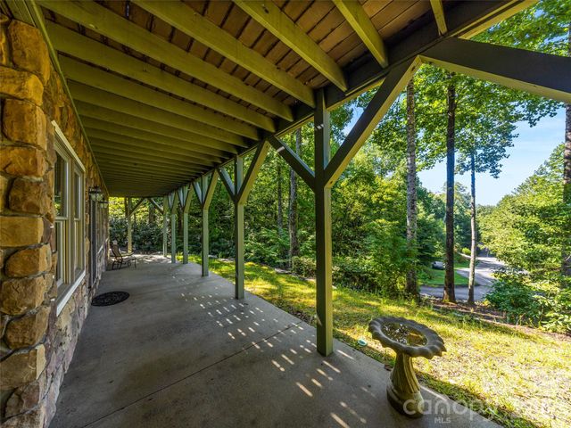 38 Mountain Crest Drive, Hendersonville, NC 28739
