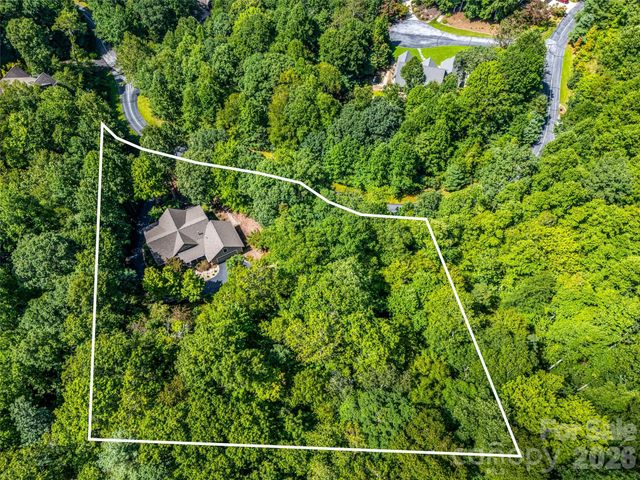 38 Mountain Crest Drive, Hendersonville, NC 28739